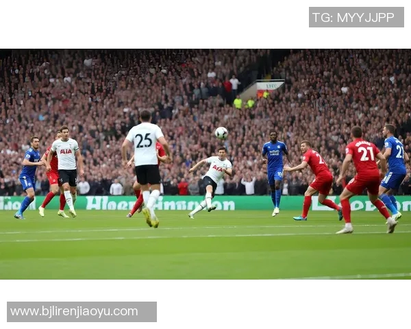 高清足球明星边框图片欣赏让你感受绿茵场上的激情与魅力